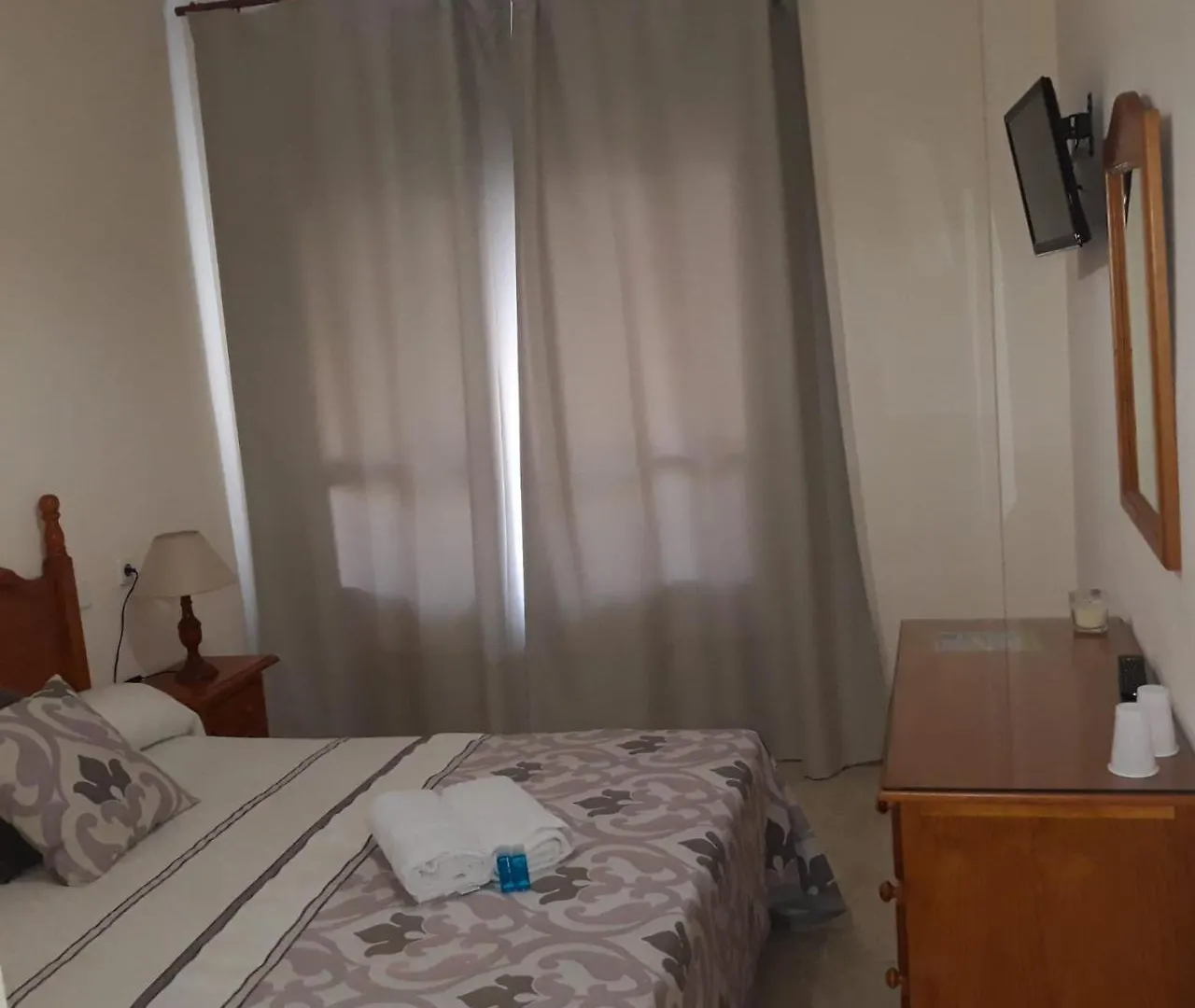 سان بيذرو ذي ألكانتا Hostal Galea Centro بيت ضيافة سان بيذرو ذي ألكانتا